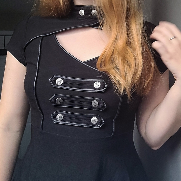 Meet your Posher, Ariane - Picture 4 of 4